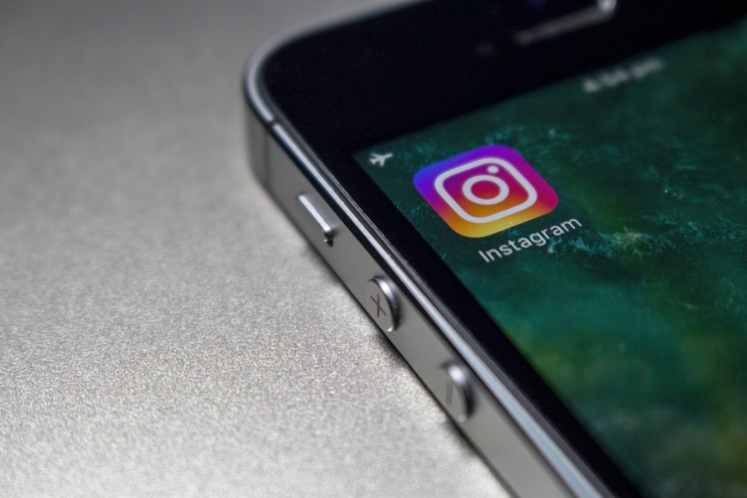 instagram-shoppable-stories-stickers